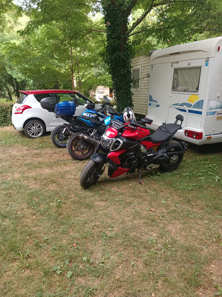 Photo de HÔTEL LE VALLON - CAMPING LES CERISIERS